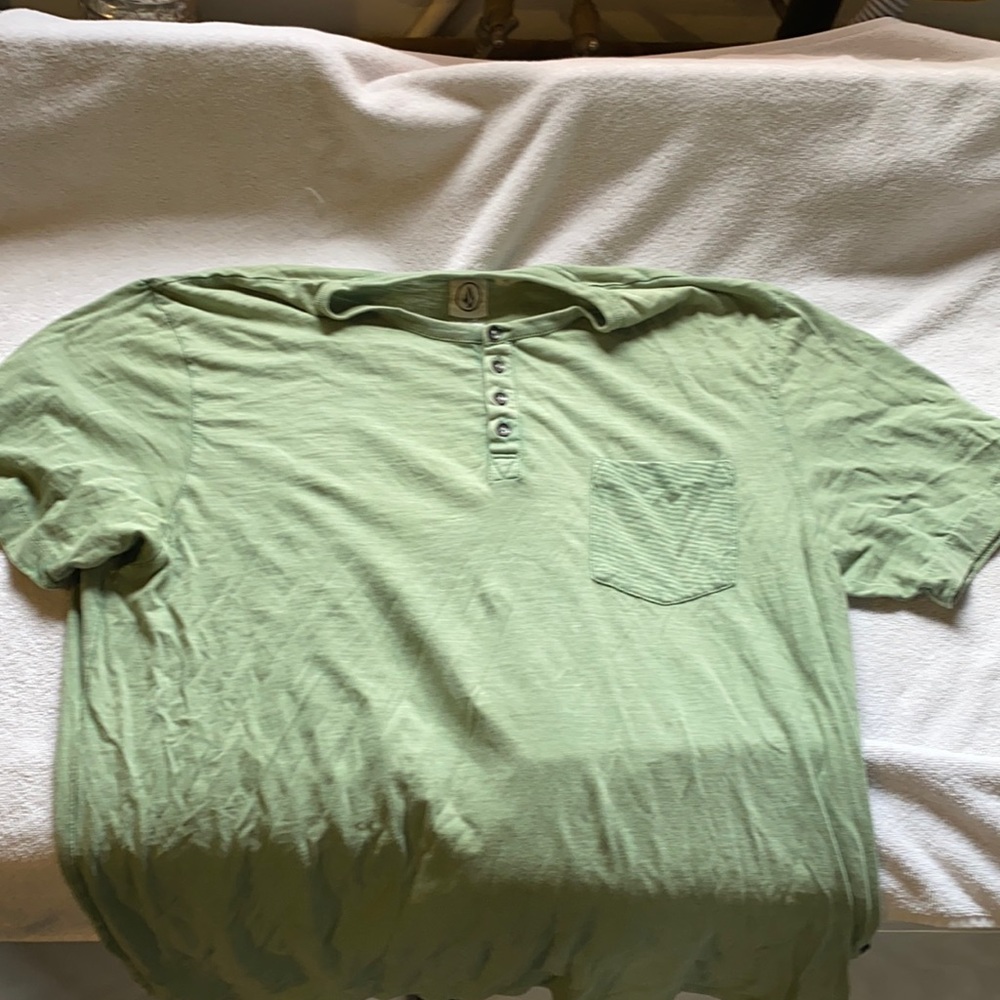 Volcom crew neck t shirt